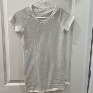 Lululemon t shirt too Swiftly Tech Short-Sleeve Shirt 2.0